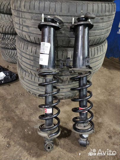 Стойки амортизатора задние всборе Lexus Is 2