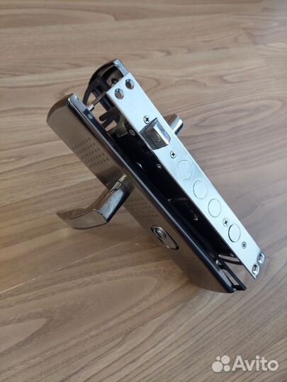 Дверная ручка с замком