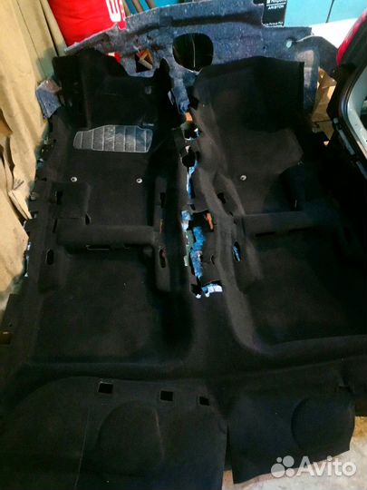 Обшивка пола на Фольксваген Джетта 6