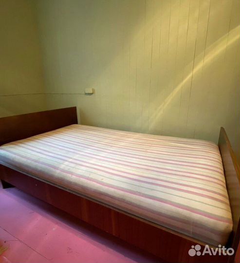 Кровать с матрасом