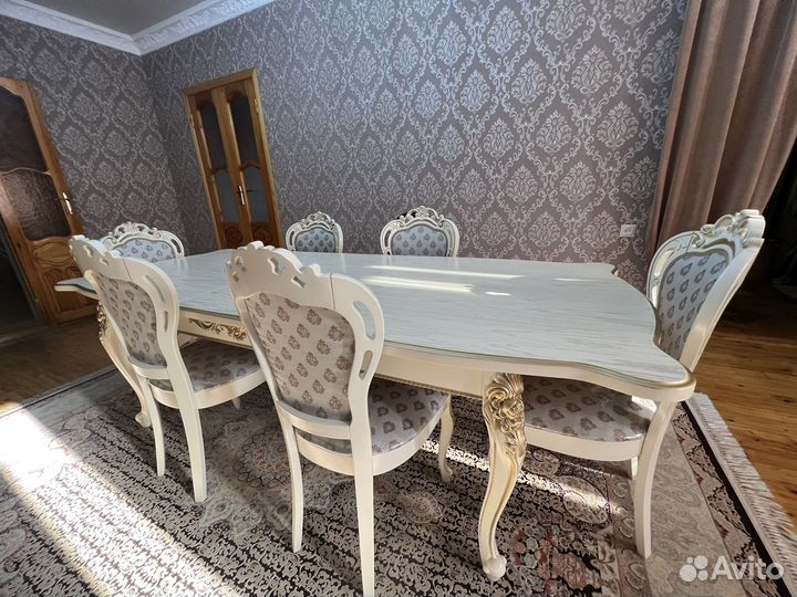 Стол обеденный и стулья