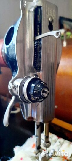 Швейная машина 