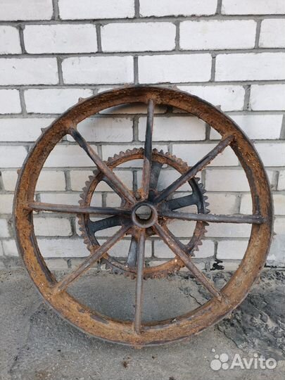 Старинное литое колесо