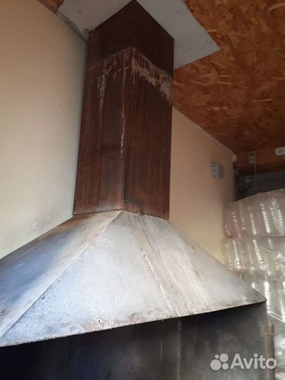 Мангал с вытяжным зонтом и трубой