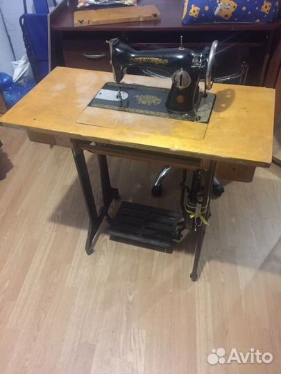 Швейная машинка пзм им. Калинина