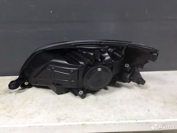 Фара правая Skoda Fabia 2 рестайлинг