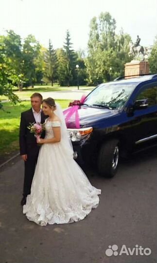 Свадебное украшение на автомобиль