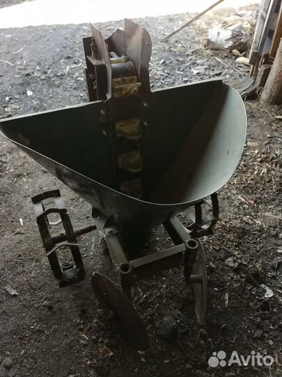 Картофелесажалка для мотоблока