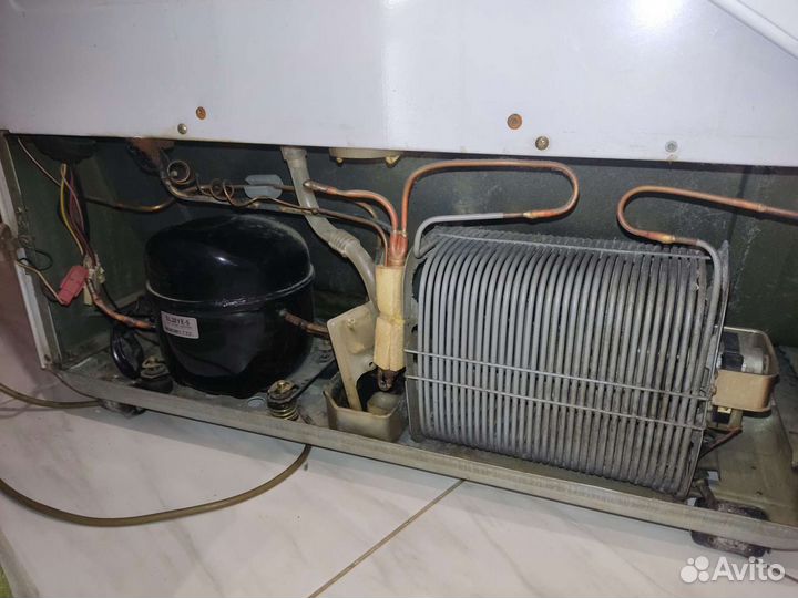 Холодильник огромный