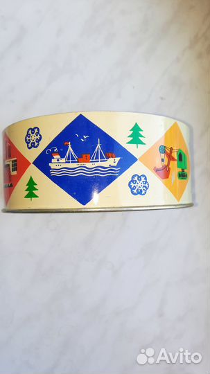 Жестяная коробка 1960 - 65 г Москва д. Профсоюзов