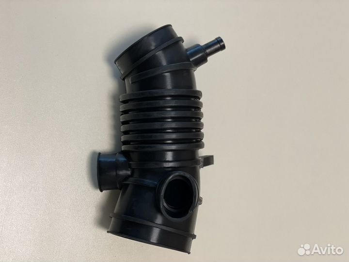 Патрубок воздушного фильтра Pajero Sport K9