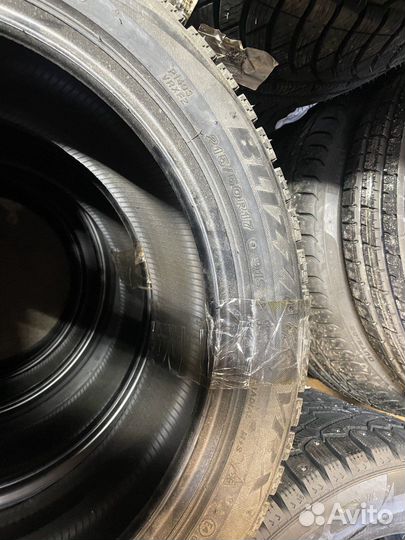 Bridgestone Blizzak VRX 215/50 R17 91S