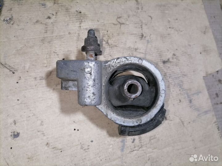 Подушка двигателя Sprinter Carib AE90