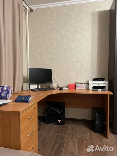 Угловой письменный стол