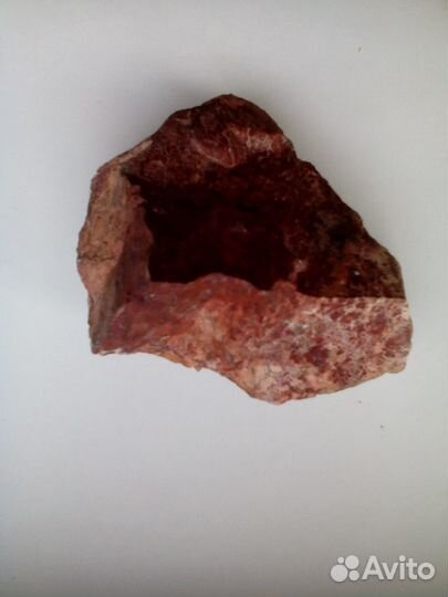 Яшма красная необработанная