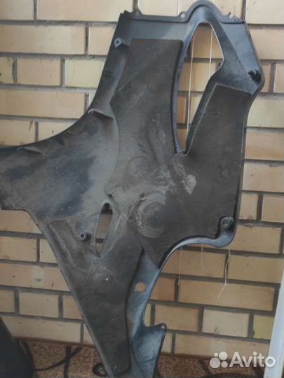 Боковой пластик CBR600 F4i