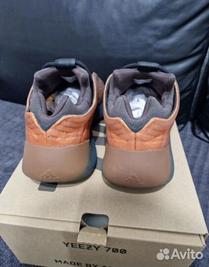 Adidas yeezy boost 700 v3 copper fade