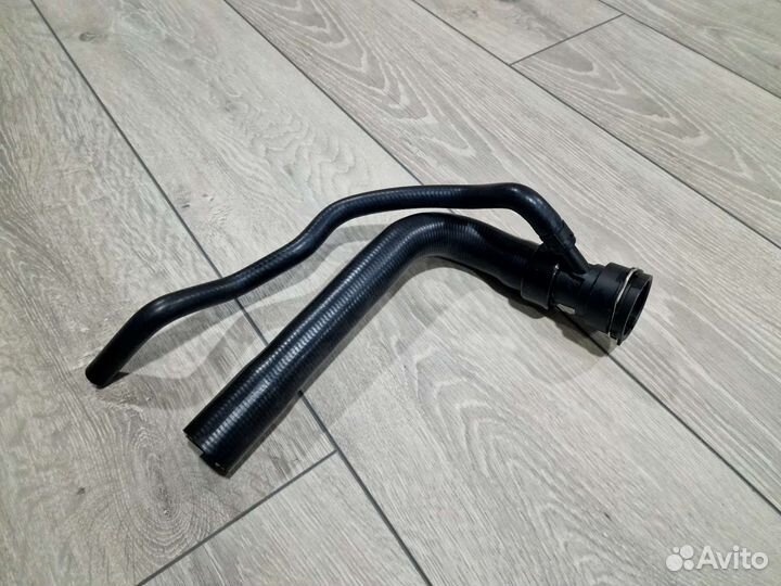 Патрубок радиатора верхний Ауди А4 Б6/Б7 8E0121101