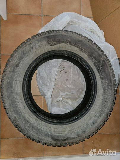 Yokohama IceGuard Stud IG65 215/70 R16