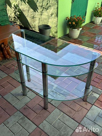 Стеклянный столик