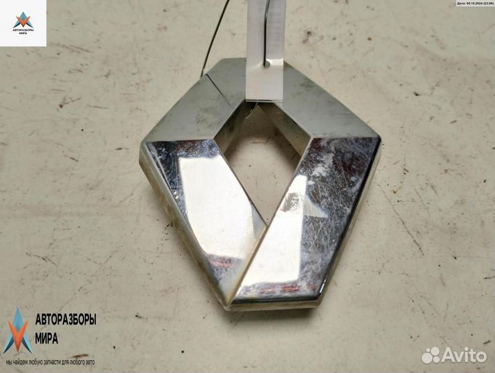 Эмблема Renault Laguna 2 рест. 2006 8200027424