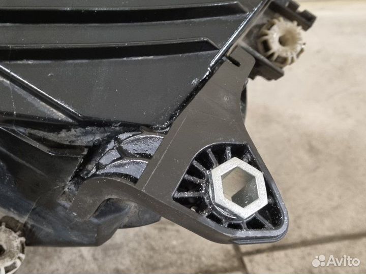 Фара светодиодная передняя правая Mercedes-Benz