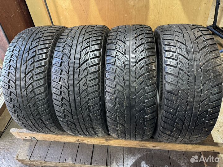 Kumho I'Zen RV Stud KC16 235/55 R17