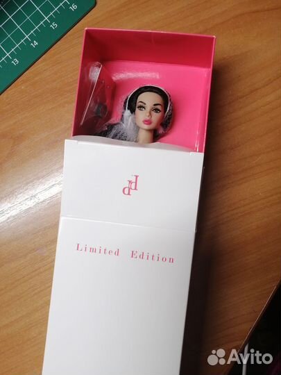 Кукла в коробке