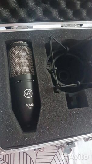 Микрофон akg P220: кейс и паук в комплекте