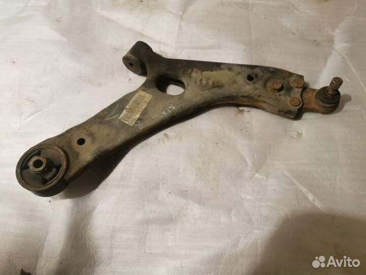 Рычаг передний правый Kia Sportage 3 SL