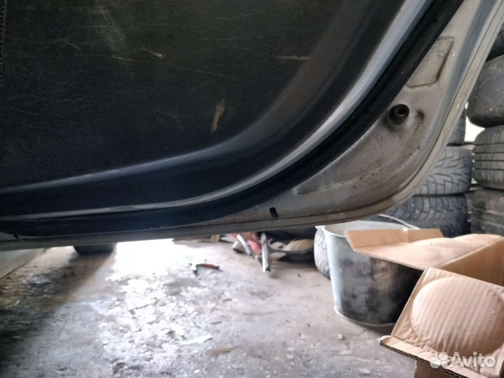 Задняя правая дверь Toyota auris E150