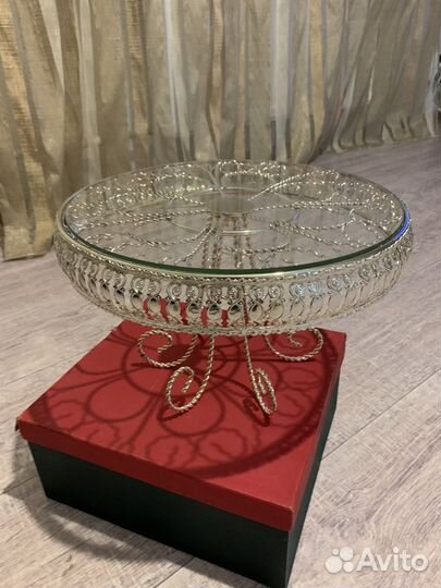 Тортница на ножке