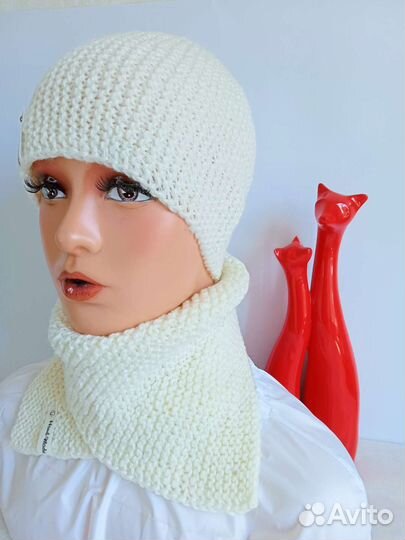 Спортивный вязаный комплект шапка и манишка