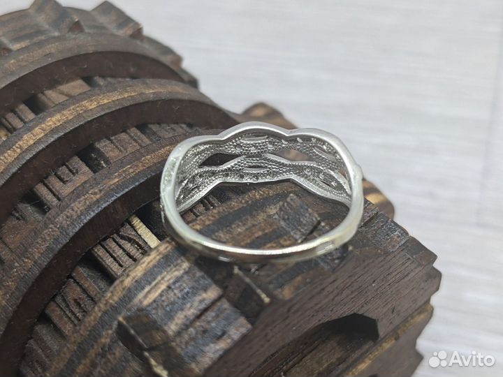 Кольцо из белого золота 585 массой 2.33 грамма(17р