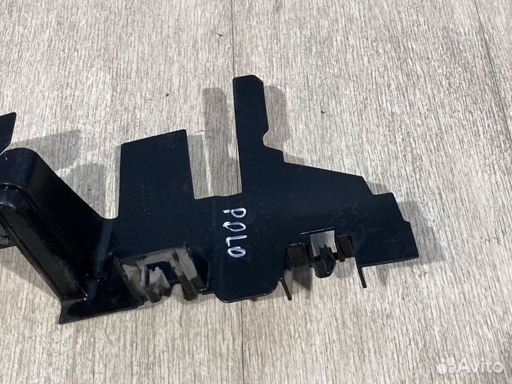 Дефлектор радиатора левый Volkswagen polo MK5