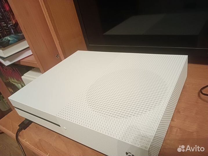 Xbox one S 1tb (библиотека более 100 игр)