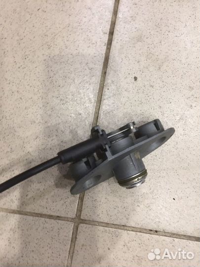 Замок крышки багажника Volvo S60 1 B5244