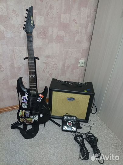 Электрогитара с комбиком и гитарным процессором