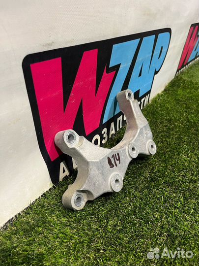 Кронштейн коробки (балка кпп) Ford Mustang