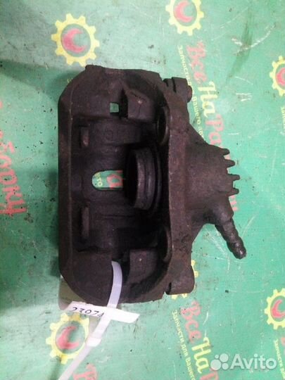 Суппорт передний правый Peugeot 206