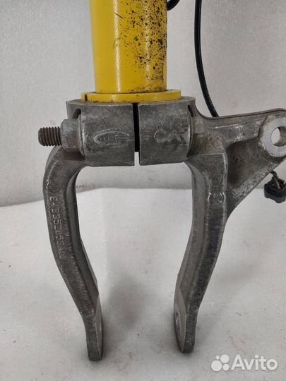 Амортизатор передний левый Jeep Grand Cherokee