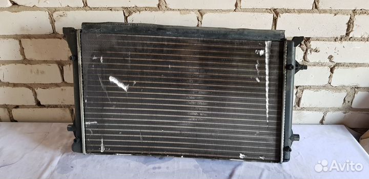 Volkswagen Passat B6 Радиатор охлаждения основной