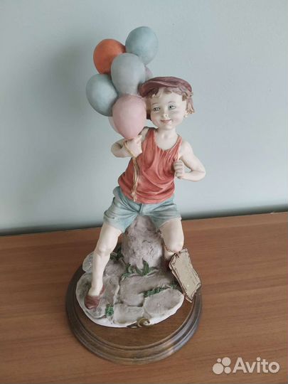 Фарфоровая статуэтка Capodimonte