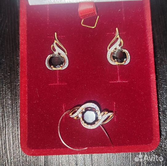 Золотой гарнитур с гранатом