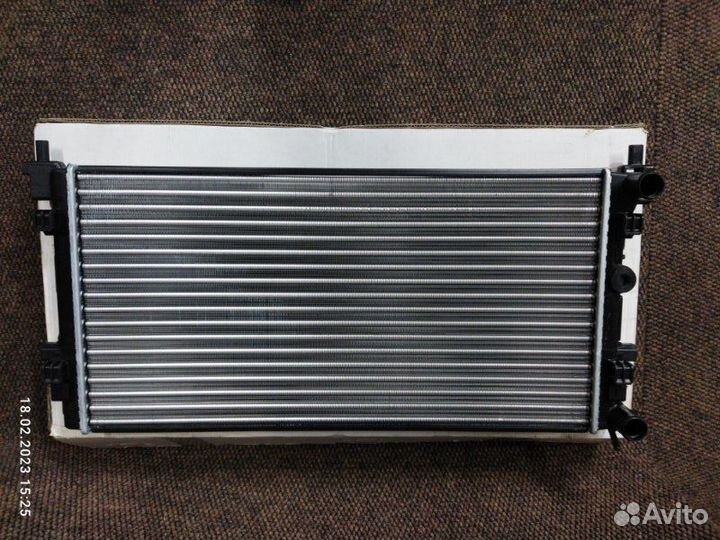 Радиатор охлаждения передний Volkswagen Polo