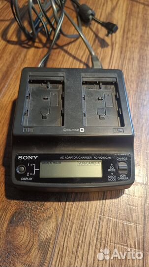 Зарядное устройство Sony AC-VQ900AM