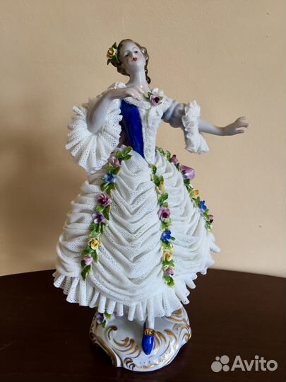 Дама в танце. Кружевной фарфор. Volkstedt