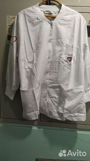 Медицинский брючный костюм.халат и блузка Bosco