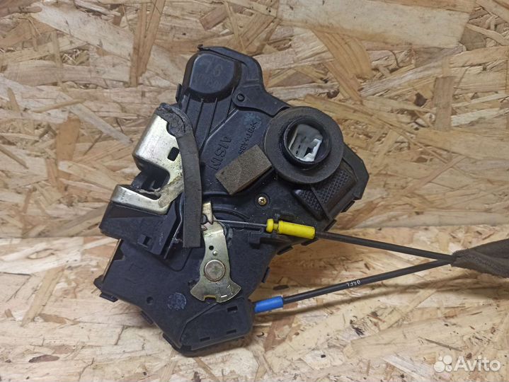 Замок передней левой двери Toyota Corolla E120