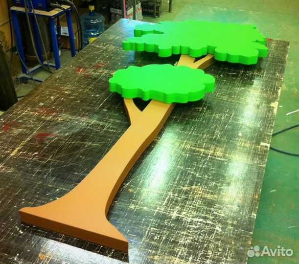 Декоративный камин, фигуры, колонны, интерьер